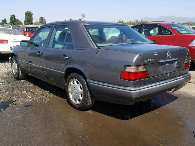 WDBEA32E8SC179658 - 1995 MERCEDES-BENZ E 320 BASE GRAY photo 3