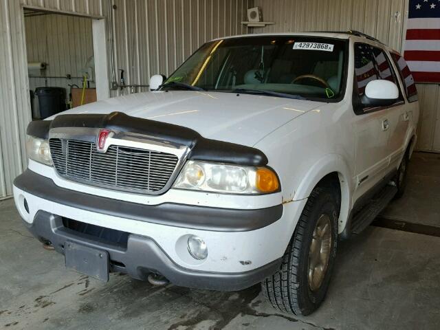 5LMPU28A9XLJ20389 - 1999 LINCOLN NAVIGATOR 白色 照片 2