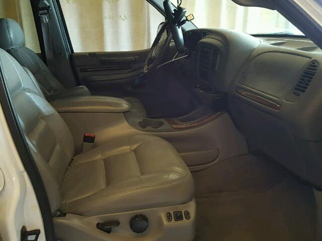 5LMPU28A9XLJ20389 - 1999 LINCOLN NAVIGATOR 白色 照片 5