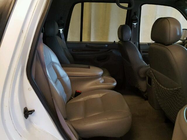 5LMPU28A9XLJ20389 - 1999 LINCOLN NAVIGATOR 白色 照片 6