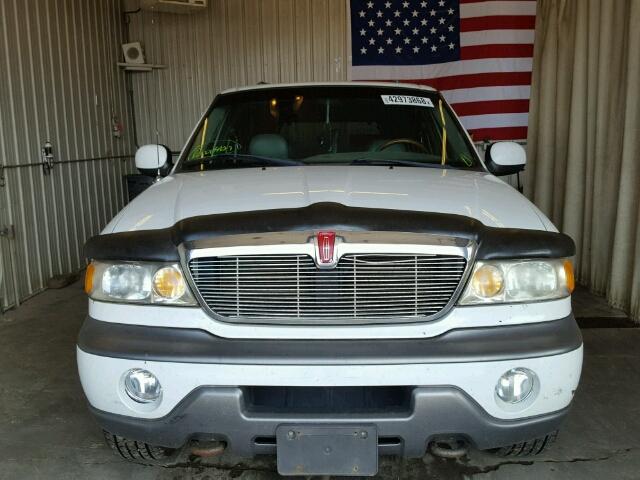 5LMPU28A9XLJ20389 - 1999 LINCOLN NAVIGATOR 白色 照片 9