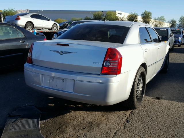 2C3KA43R98H291911 - 2008 CHRYSLER 300 LX SILVER photo 4