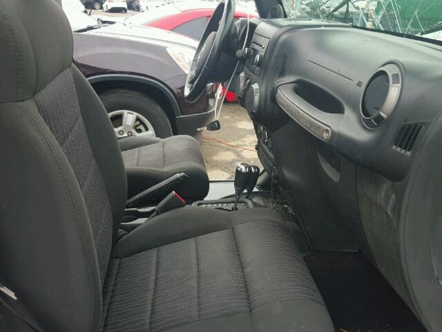 1J4BA3H16BL611733 - 2011 JEEP WRANGLER U GREEN photo 5