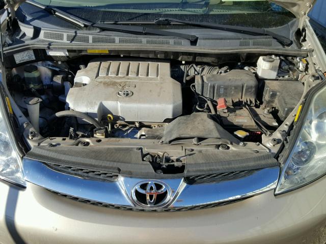 5TDZK22C28S111257 - 2008 TOYOTA SIENNA XLE GOLD photo 7