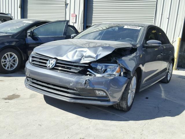 3VWD07AJ3FM325133 - 2015 VOLKSWAGEN JETTA GRAY photo 2