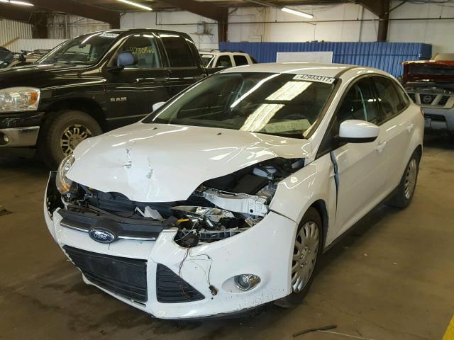 1FAHP3F29CL236227 - 2012 FORD FOCUS SE WHITE photo 2