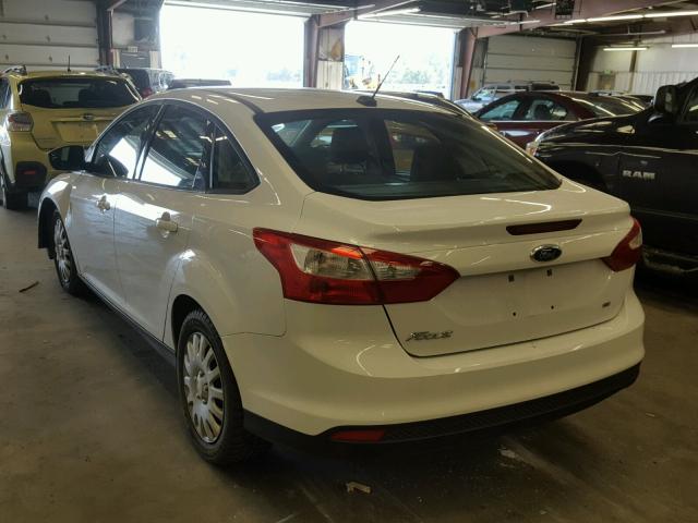 1FAHP3F29CL236227 - 2012 FORD FOCUS SE WHITE photo 3