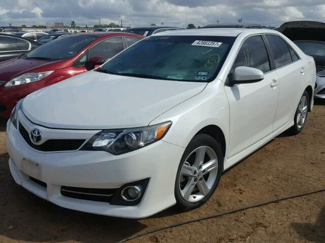 4T1BF1FK9EU435648 - 2014 TOYOTA CAMRY WHITE photo 2