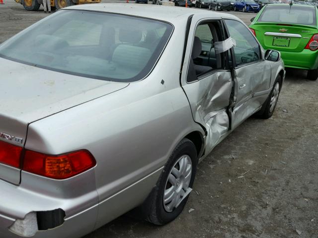 JT2BG22K3Y0470574 - 2000 TOYOTA CAMRY CE SILVER photo 9