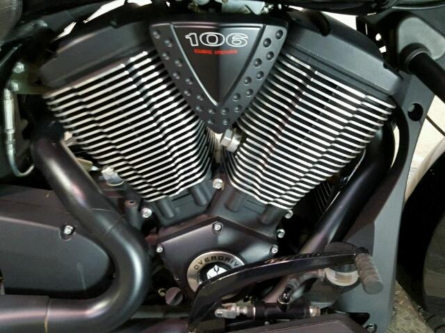 5VPDA36N8E3030115 - 2014 VICTORY MOTORCYCLES CROSS COUN BLACK photo 5