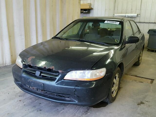 1HGCG5671YA072519 - 2000 HONDA ACCORD SE GREEN photo 2