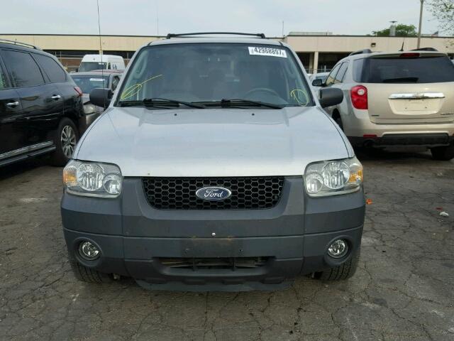 1FMYU03165KC93874 - 2005 FORD ESCAPE GRAY photo 9