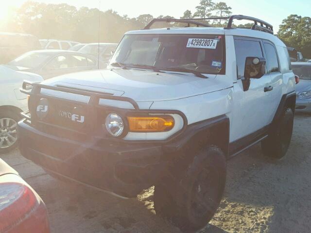 JTEBU11F18K032294 - 2008 TOYOTA FJ CRUISER WHITE photo 2