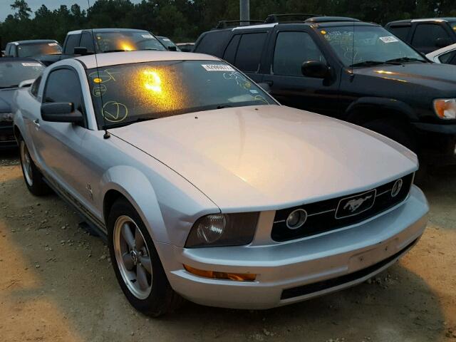 1ZVFT80NX65131070 - 2006 FORD MUSTANG SILVER photo 1