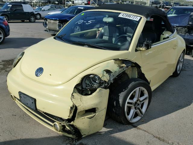 3VWCD31Y85M306095 - 2005 VOLKSWAGEN NEW BEETLE 黄色 照片 2