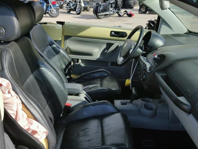 3VWCD31Y85M306095 - 2005 VOLKSWAGEN NEW BEETLE 黄色 照片 5