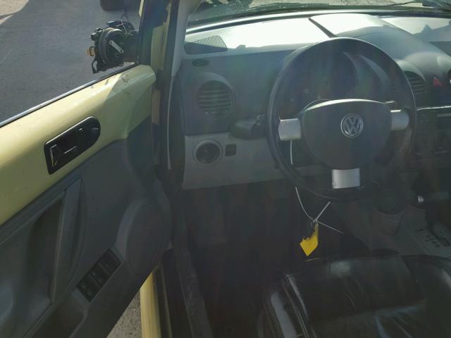 3VWCD31Y85M306095 - 2005 VOLKSWAGEN NEW BEETLE 黄色 照片 9