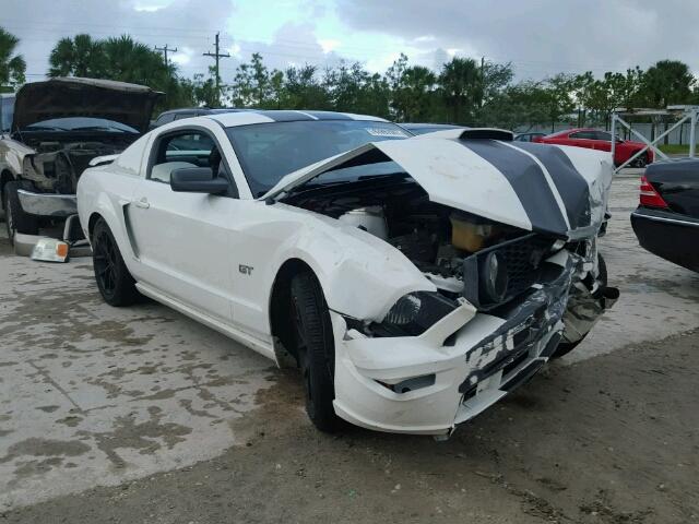 1ZVFT82H475262973 - 2007 FORD MUSTANG GT WHITE photo 1