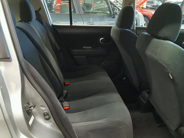 3N1BC1CP0CK275639 - 2012 NISSAN VERSA S GRAY photo 6