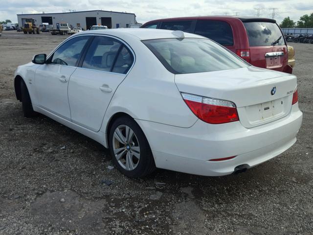 WBANV1C55AC443522 - 2010 BMW 528 XI WHITE photo 3