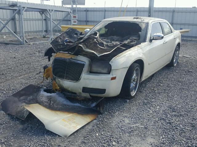 2C3KA43R06H224871 - 2006 CHRYSLER 300 CREAM photo 2