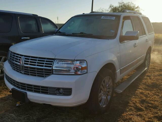 5LMFU27557LJ11463 - 2007 LINCOLN NAVIGATOR WHITE photo 2