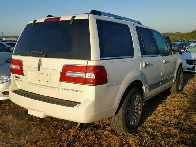 5LMFU27557LJ11463 - 2007 LINCOLN NAVIGATOR WHITE photo 4