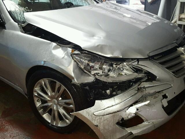 KMHGC4DF9BU129924 - 2011 HYUNDAI GENESIS 4. SILVER photo 9