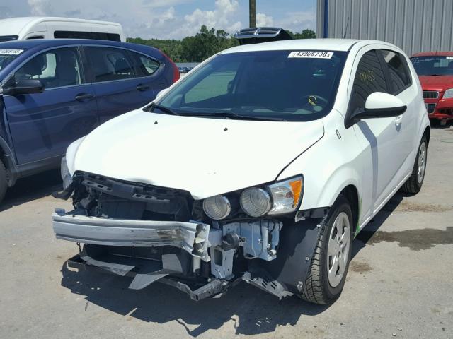 1G1JA6SH1D4242875 - 2013 CHEVROLET SONIC LS 白色 照片 2