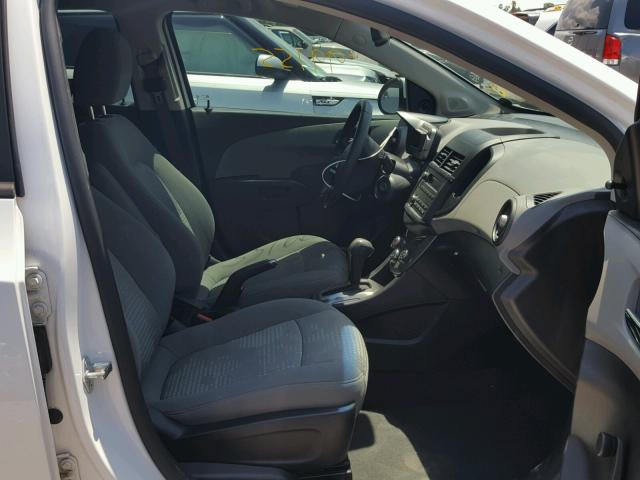 1G1JA6SH1D4242875 - 2013 CHEVROLET SONIC LS 白色 照片 5