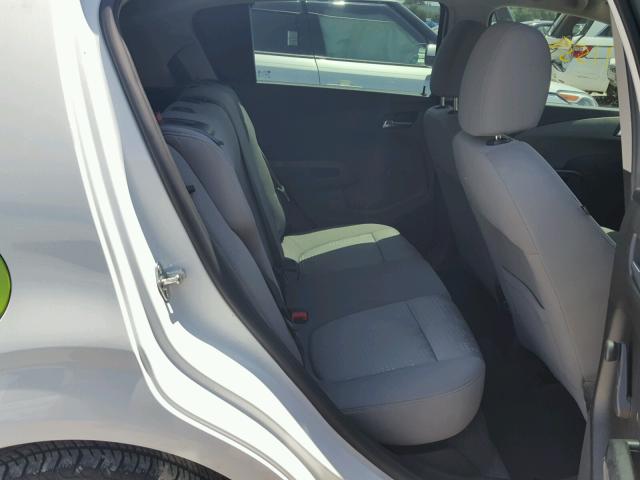 1G1JA6SH1D4242875 - 2013 CHEVROLET SONIC LS 白色 照片 6