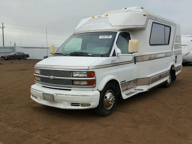 1GBJG31G111185592 - 2001 CHEVROLET EXPRESS CU WHITE photo 2