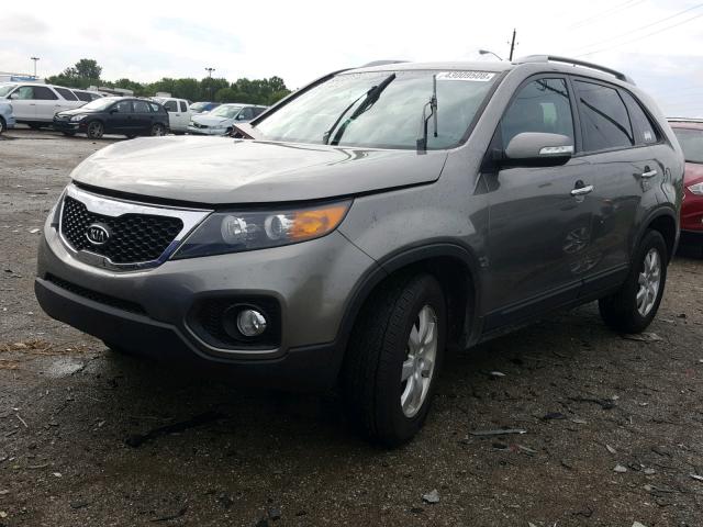 5XYKT4A13BG180229 - 2011 KIA SORENTO BA GRAY photo 2