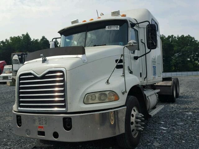 1M1AP02Y07N002444 - 2007 MACK 600 CXP600 WHITE photo 2