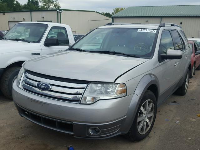 1FMDK02W18GA21399 - 2008 FORD TAURUS X SILVER photo 2