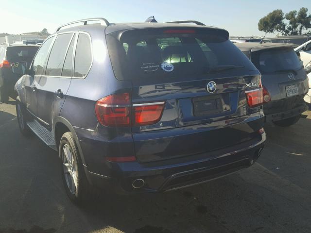 5UXZW0C56BL662064 - 2011 BMW X5 XDRIVE3 BLUE photo 3