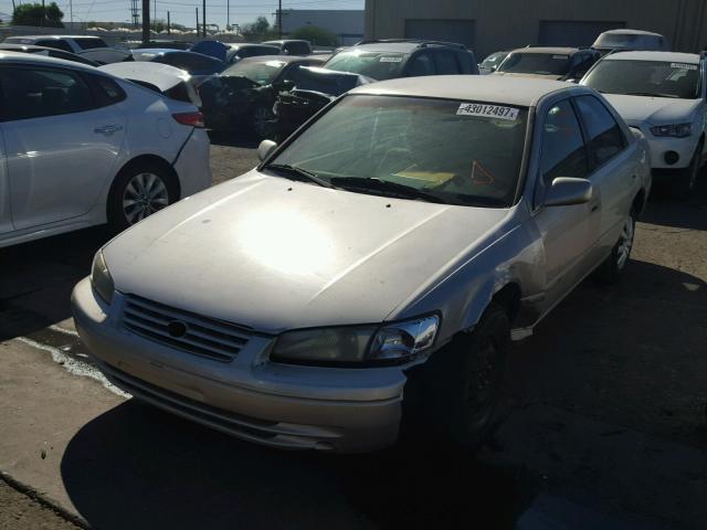 4T1BG22K7VU751168 - 1997 TOYOTA CAMRY CE GOLD photo 2