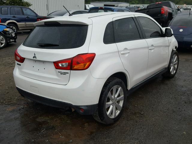 4A4AP3AU0EE013787 - 2014 MITSUBISHI OUTLANDER WHITE photo 4