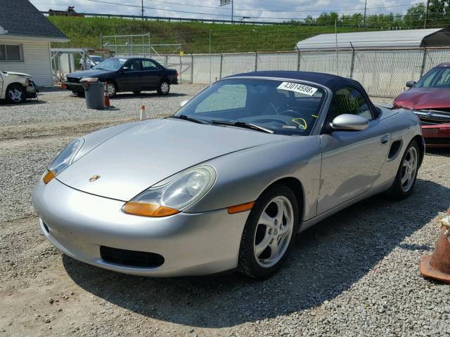 WP0CA2980WU625353 - 1998 PORSCHE BOXSTER SILVER photo 2