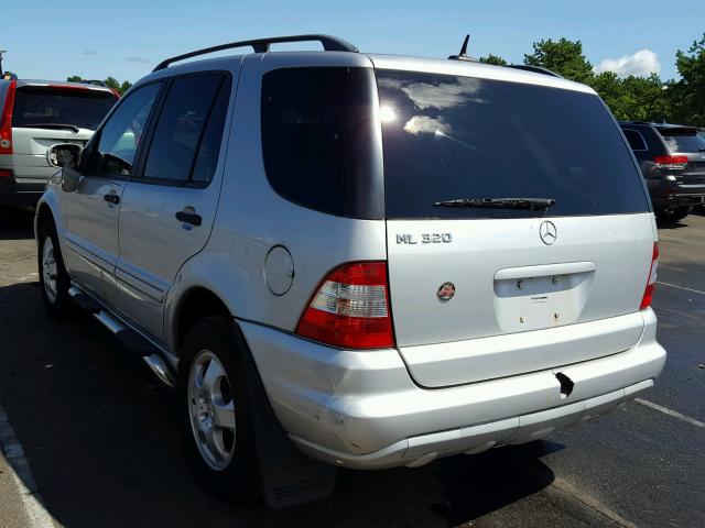 4JGAB54E92A351094 - 2002 MERCEDES-BENZ ML 320 SILVER photo 3