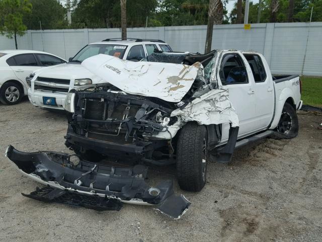 1N6AD07U99C416400 - 2009 NISSAN FRONTIER C WHITE photo 2