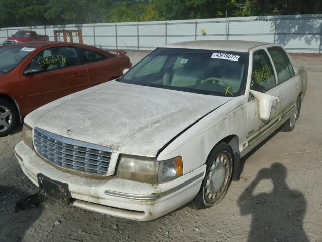 1G6KD54Y9XU796246 - 1999 CADILLAC DEVILLE WHITE photo 2