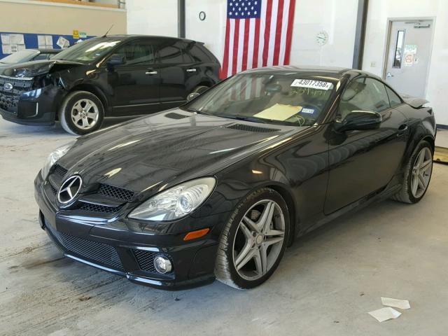 WDBWK5EA2BF239471 - 2011 MERCEDES-BENZ SLK 300 BLACK photo 2