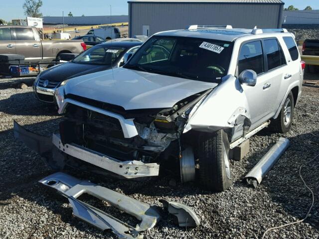 JTEZU5JR7D5060996 - 2013 TOYOTA 4RUNNER SILVER photo 2