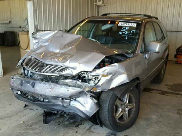 JTJGF10U120135980 - 2002 LEXUS RX SILVER photo 2