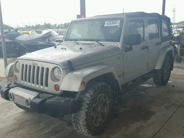 1J4HA5H13BL633095 - 2011 JEEP WRANGLER U SILVER photo 2