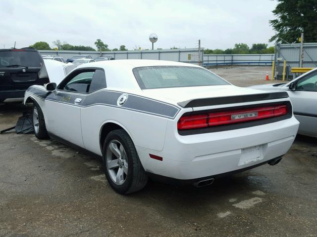 2B3CJ4DG8BH581546 - 2011 DODGE CHALLENGER WHITE photo 3