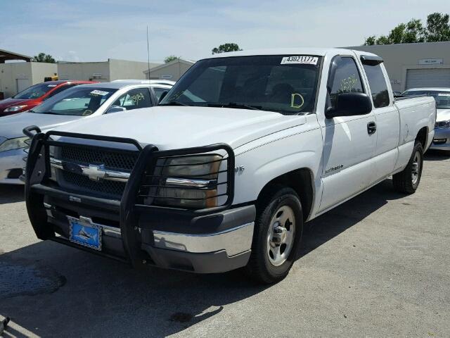 1GCEC19X84Z257878 - 2004 CHEVROLET SILVERADO WHITE photo 2