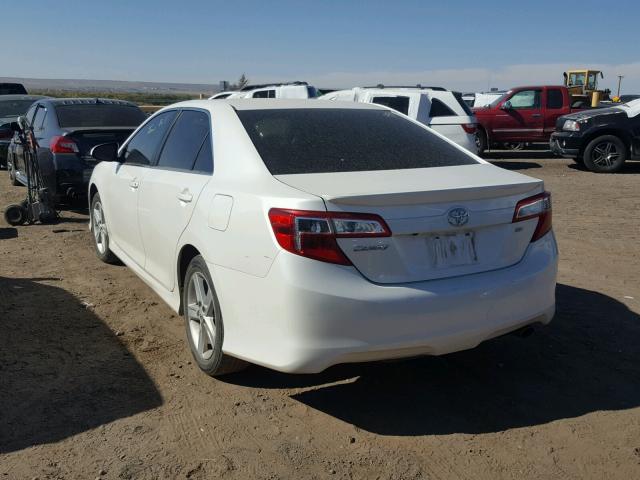 4T1BF1FK5EU869470 - 2014 TOYOTA CAMRY L WHITE photo 3