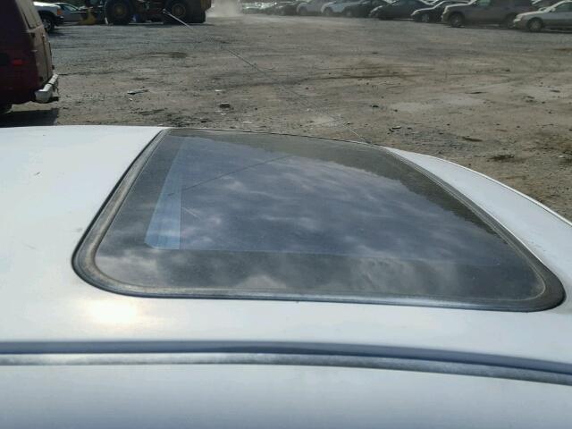 1HGEJ8140XL052001 - 1999 HONDA CIVIC EX WHITE photo 9